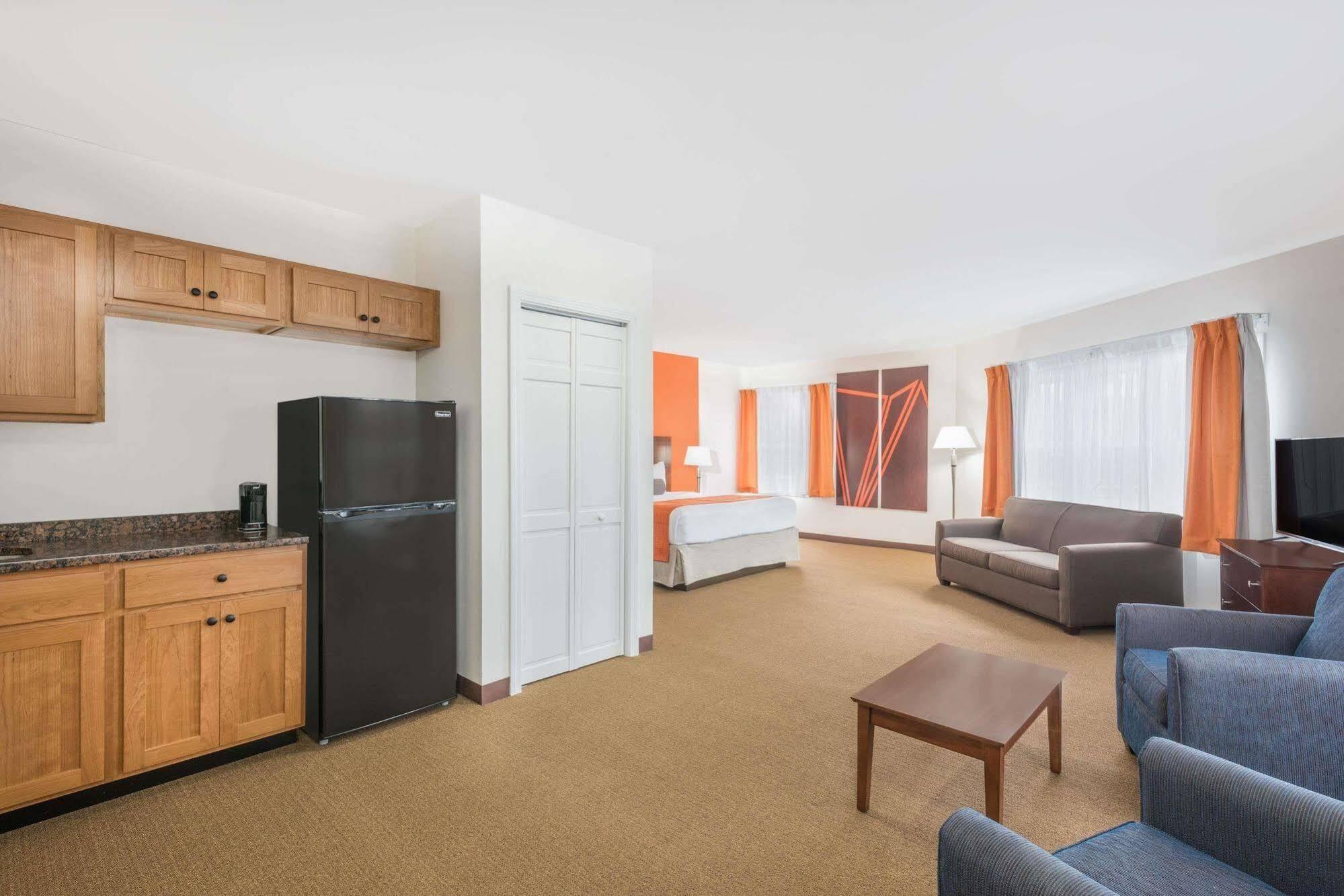 Howard Johnson By Wyndham Quincy/ Boston Экстерьер фото