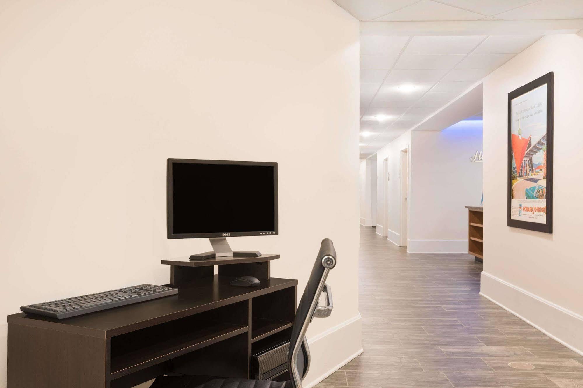 Howard Johnson By Wyndham Quincy/ Boston Экстерьер фото